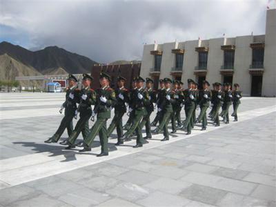 中国人民武装警察部队 111.中国人民武装警察部队   擒 敌 术 训 练 教 材