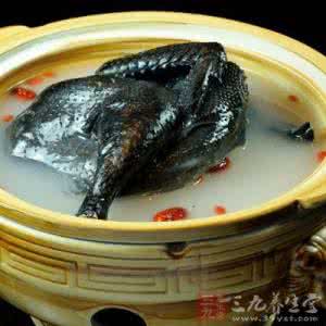 沈梦辰秀傲人事业线 吃什么丰胸 巧吃食物打造傲人事业线