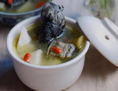 乌鸡山药汤 《乌鸡山药汤》