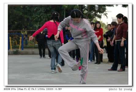 踢毽子一分钟多少个 踢毽子 你对踢毽子了解多少