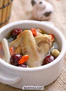 红枣杞子补血功效 補血紅棗杞子烏雞湯