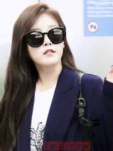 穿西装的发型 女生发型 女生穿西装适合的发型搭配清新发型凸显职业感_女生发型