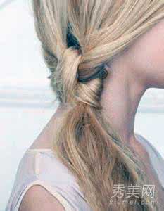 马尾上的创意编发简单 马尾新创意 一分钟打“洞洞”