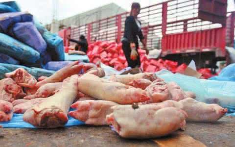 昆明寻甸 百吨走私冻肉在昆明寻甸“换乘”被截获