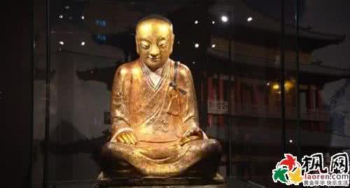 真身佛像 真身佛像 千年佛像内现和尚真身 体内藏纸写有汉字