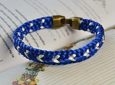 多个心形编织手链 心形编织手链