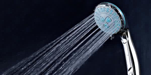 花洒水垢怎么去除 怎么去除花洒里的水垢