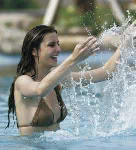 天大游泳馆 天大减肥误区 游泳不能减肥和塑形