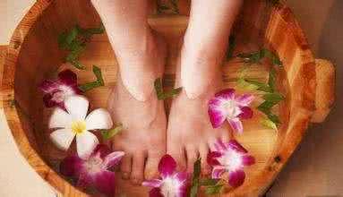 下肢静脉曲张能泡脚吗 下肢静脉曲张能泡脚吗 下肢静脉曲张,4味中药泡脚,通经活络