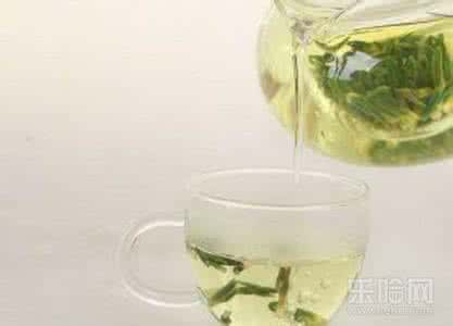 莲子心泡水喝的功效 莲子心怎么泡水喝 莲子心泡水喝的功效介绍
