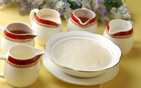 白木耳和燕窝 南京商贩做假燕窝 系猪皮和白木耳混合而成