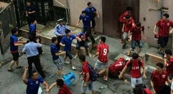 极端组织杀人割头视频 极端组织杀人割头视频 杀人这最极端的自由与反抗的理由是水火不容的