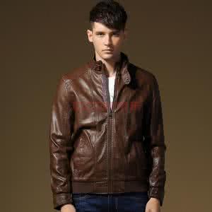 咖啡色皮衣怎么搭配 男士棕色皮衣怎么搭配