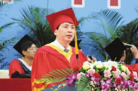 四川大学校长谢和平 四川大学校长谢和平2014研究生毕业典礼致辞：将努力进行到底