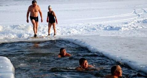 游泳的好处及注意事项 游泳的好处 冬季游泳的好处及注意事项