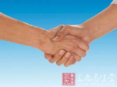 夏季手汗 专家解答：夏季尴尬的“手汗”是病吗