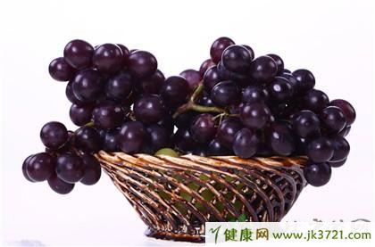 糖尿病人香蕉可以吃吗 糖尿病人可以吃葡萄吗