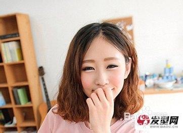 中长发烫发发型图片 女生中长发烫发发型 甜美又抢眼