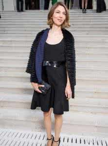 迪拜女人穿衣打扮 50岁女人穿衣打扮 中老年女人如何穿衣搭配 50岁女人穿衣搭配方法图片