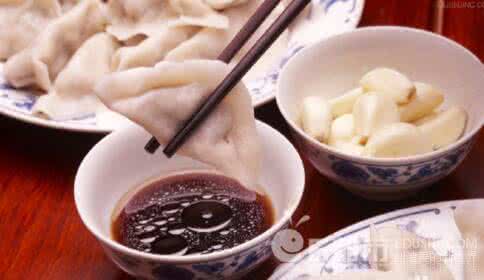 吃饺子为什么要蘸醋 吃饺子为什么蘸醋 吃饺子为什么要蘸醋吃