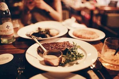 香港屋顶酒吧 香港屋顶酒吧一次满足你三个愿望:喝酒吹风看风景!