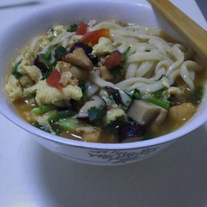西红柿鸡蛋面的做法 西红柿鸡蛋面的做法 香菇西红柿鸡蛋面的做法,香菇西红柿鸡蛋面怎么做好吃,香菇西红柿鸡蛋面的家常做法