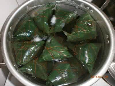 煮粽子需要多长时间 美食知识 > 如何煮粽子,煮粽子需要多长时间