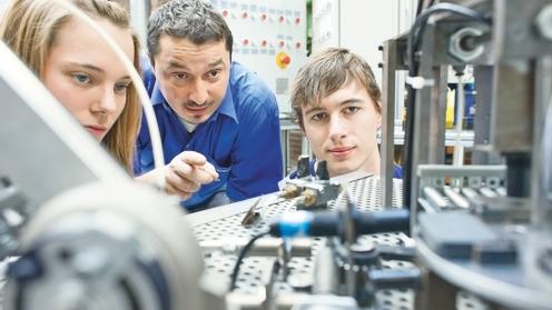 德国男人谈恋爱认真吗 为什么我们的学生热衷于谈恋爱,而德国学生却在忙着造车