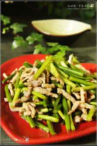 蒜薹炒肉丝 家常快手菜-蒜薹炒肉丝