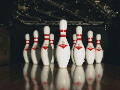打保龄球技巧 打保龄球有技巧:完美全中百分百