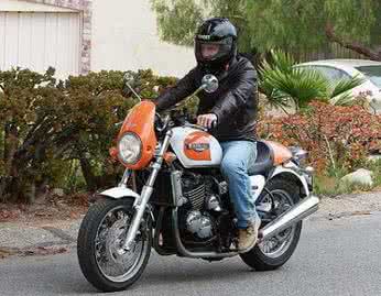 梦到骑摩托车 梦到骑摩托车 梦到坐摩托车