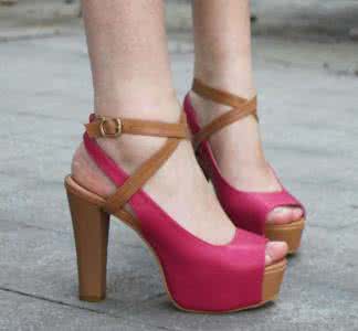 钩针宝宝凉鞋视频教程 热浪来袭，穿上钩针凉鞋也能美爆这个夏天！