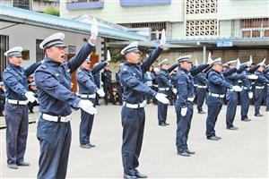2017交警手势视频 2017最新交警手势高清大图，轻轻松松全掌握！