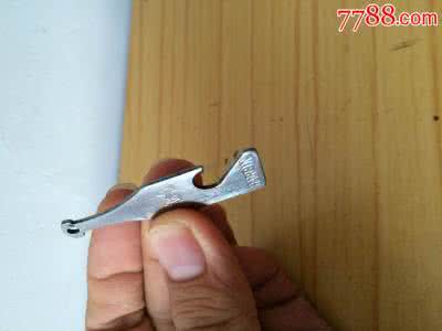 如何用起子开啤酒瓶盖 教你如何不用起子打开啤酒盖~耍帅必备