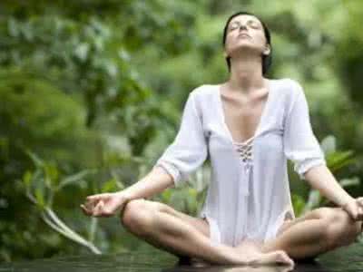 元气拯救队之翔空重生 静坐养生固元气，早衰患者获重生