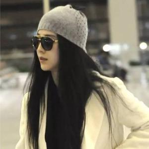 棒球帽适合什么脸型 冬天里跟着女星们戴针织帽,修饰脸型美美哒!