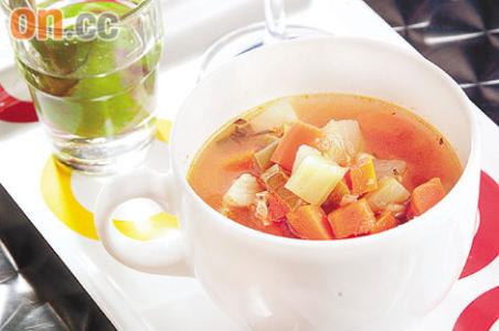 土豆红萝卜番茄汤 洋葱椰菜红萝卜土豆汤的做法