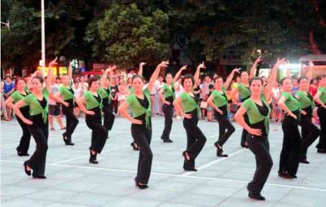 广场舞会哥哥 关节炎怎么治 跳广场舞会导致关节炎吗