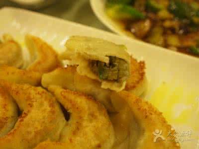 芹菜猪肉馅怎么调 没有硬边的脆底芹菜猪肉馅锅烙(煎饺)