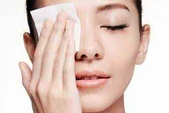 卸妆水对皮肤有伤害吗 卸妆水和卸妆油的区别