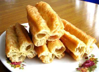 脆皮油条的做法和配方 无铝油条