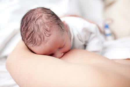 怎样喝牛奶最健康 第一口奶惹风波 孩子怎样喝奶才健康