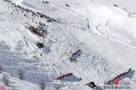 滑雪胜地发生雪崩 滑雪胜地发生雪崩 户外发生雪崩如何逃生