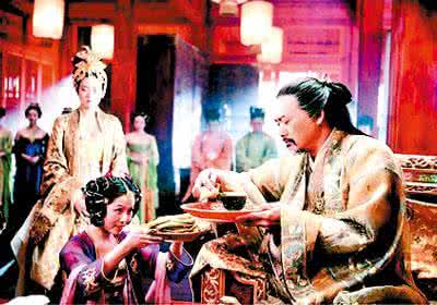 凰图腾中皇帝爱彩蝶吗 让皇帝腾出床来偷情的风流皇后