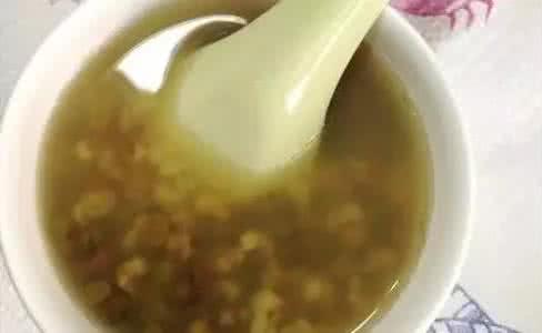 一碗汤让血管干净 只需一碗汤，让你的血管干净如初，远离堵塞！