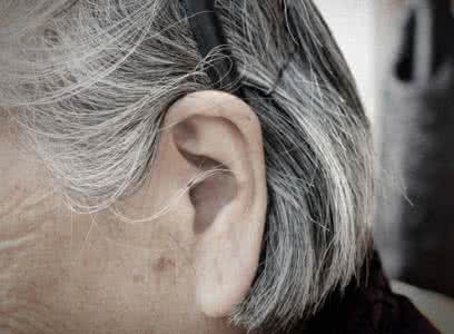 白头发拔一根长十根 白头发拔一根长十根 白发拔一根长十根? 听听中医怎么说