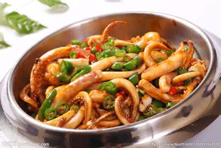 炒鱿鱼的家常做法 干鱿鱼怎么泡发 炒干鱿鱼的做法,炒干鱿鱼怎么做好吃,炒干鱿鱼的家常做法