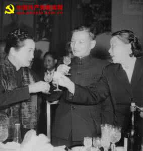 国外领导人评价周恩来 珍贵瞬间:毛泽东、周恩来等中央领导人祝酒照片