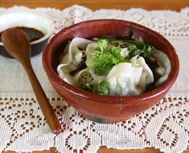 三鲜虾肉馄饨的做法 馄饨的10种经典包法【肉三鲜馄饨】调馅法