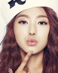 最新长发卷发发型 最新长发烫发图片 长发打造波浪卷发的效果